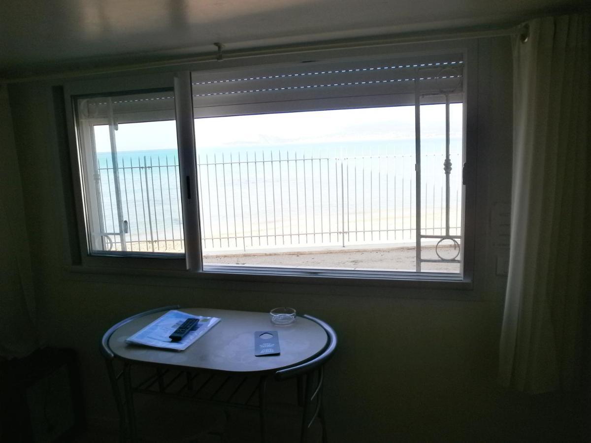 Hotel Au Tapis De Sable Saint-Cyr-sur-Mer Zimmer foto