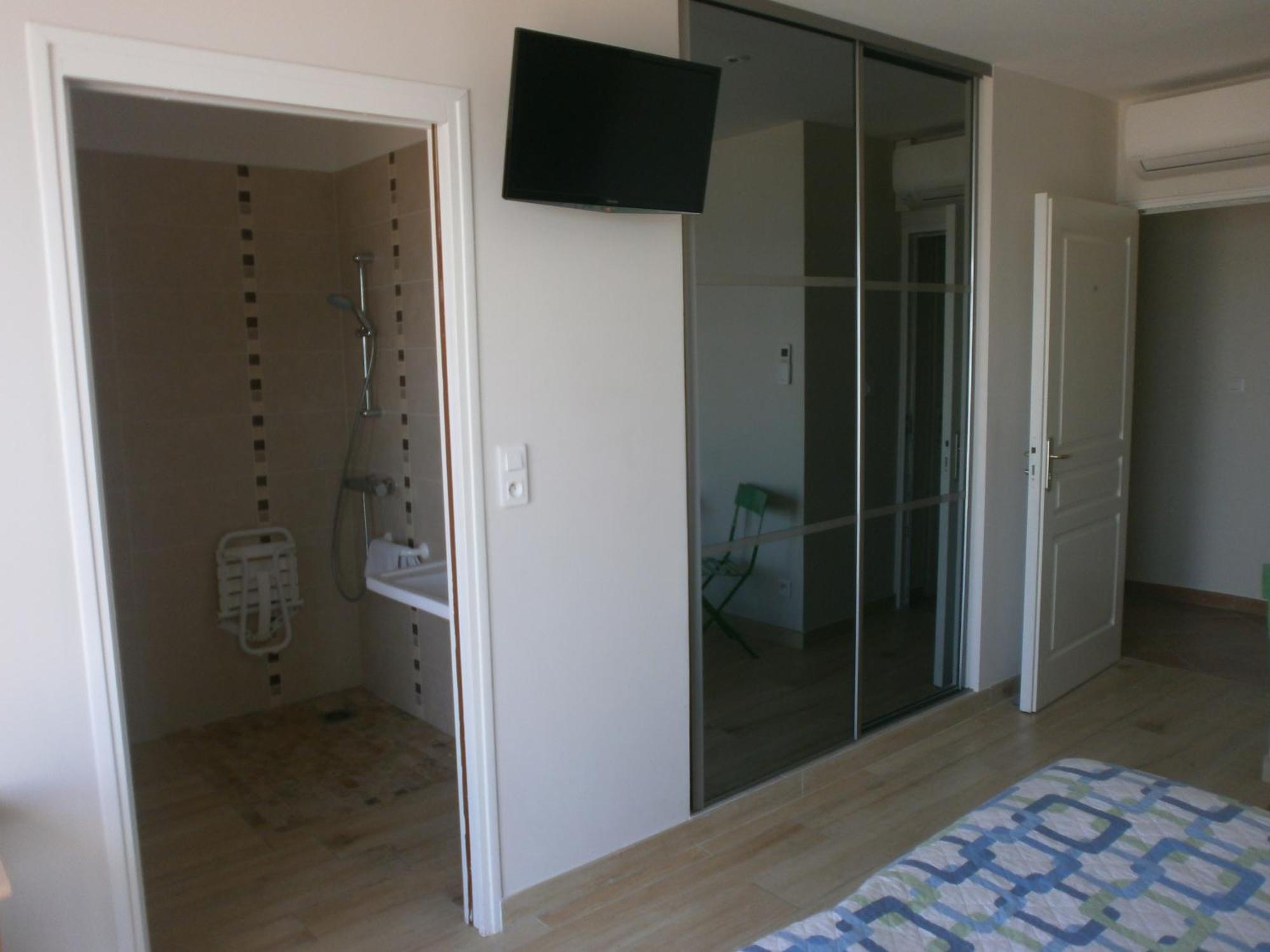 Hotel Au Tapis De Sable Saint-Cyr-sur-Mer Zimmer foto
