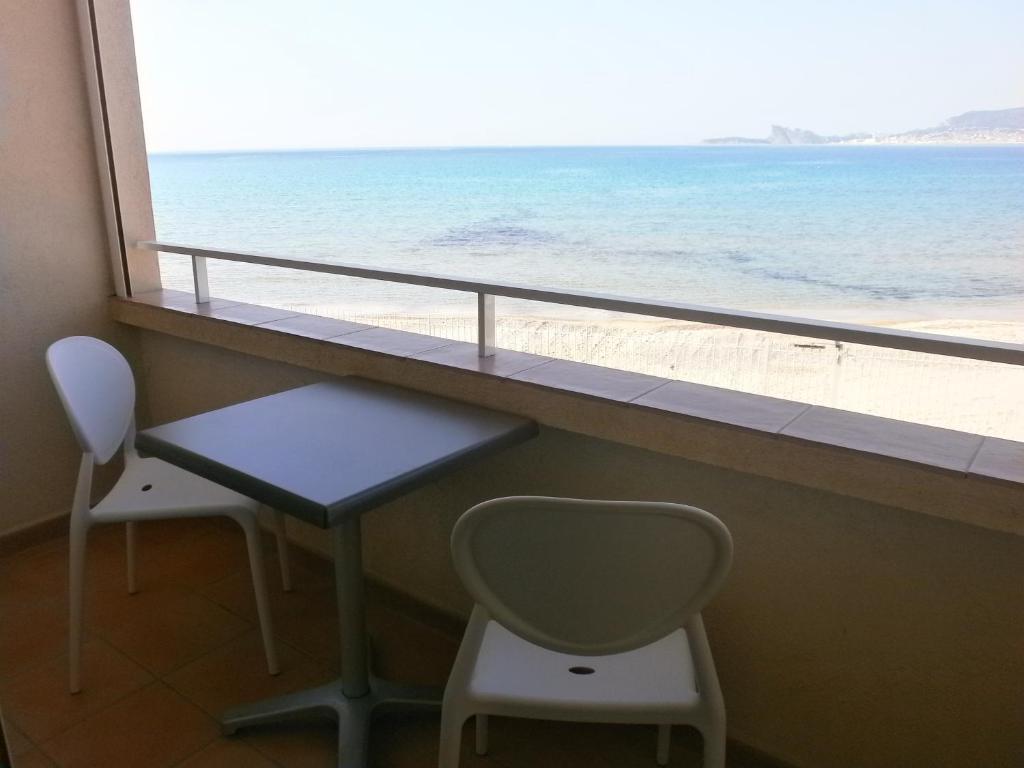 Hotel Au Tapis De Sable Saint-Cyr-sur-Mer Zimmer foto