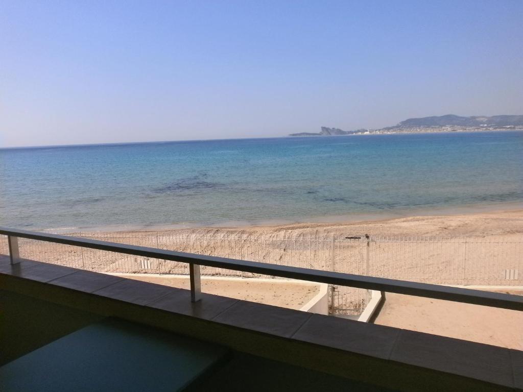 Hotel Au Tapis De Sable Saint-Cyr-sur-Mer Zimmer foto