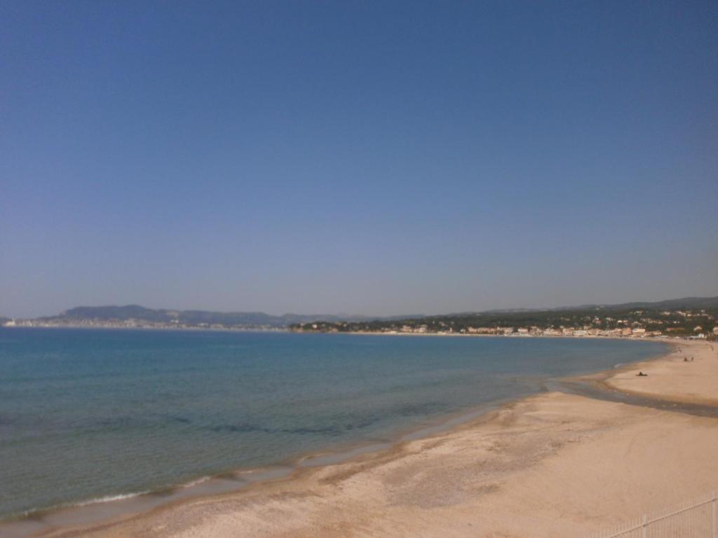 Hotel Au Tapis De Sable Saint-Cyr-sur-Mer Zimmer foto